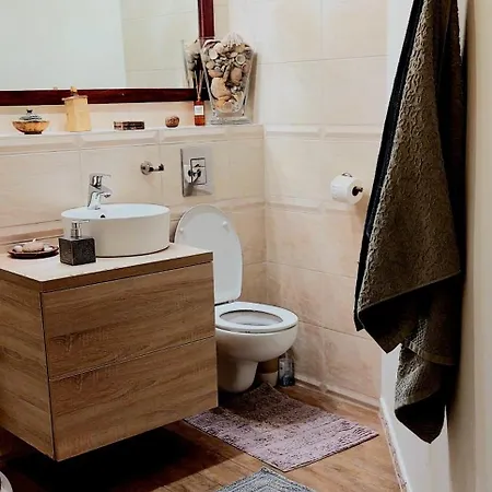 Dwupoziomowy Apartament Z Dwiema Lazienkami, W Pelni Wyposazona Kuchnia I Podziemnym Parkingiem 브로츠와프
